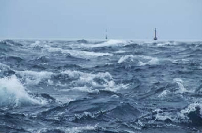 Passe de Ganue à Raroia pendant la tempête.