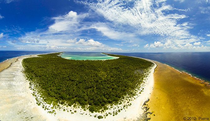 Atoll de Ahe, vue de cerf-volant. Photo Pierre Lesage