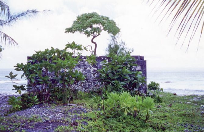 Vieux phare du village de Hititake à Amanu