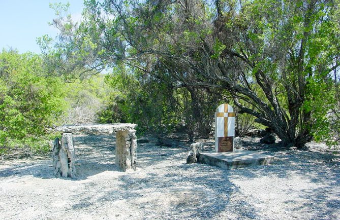 Tombe de Vincent de Paul Terlijn - Faaite