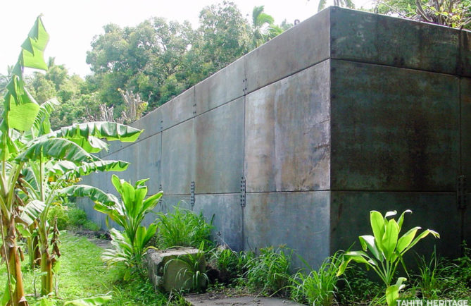 Ancien blockhaus du CEA de Taku à Mangareva en 2002