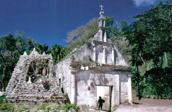 Chapelle Saint-Michel du cimetière de Rikitea, Photo Laurent Jamin