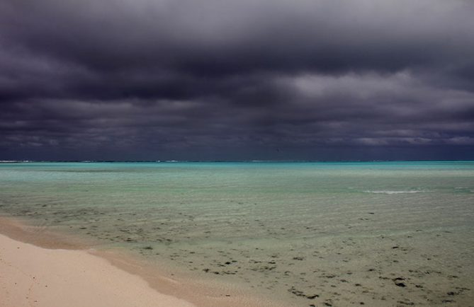 Orage à Mopelia. Photo sailingtosomewhere