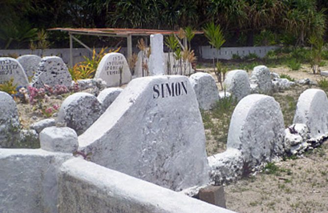 Tombe de Simon Lenoir à Rimatara.