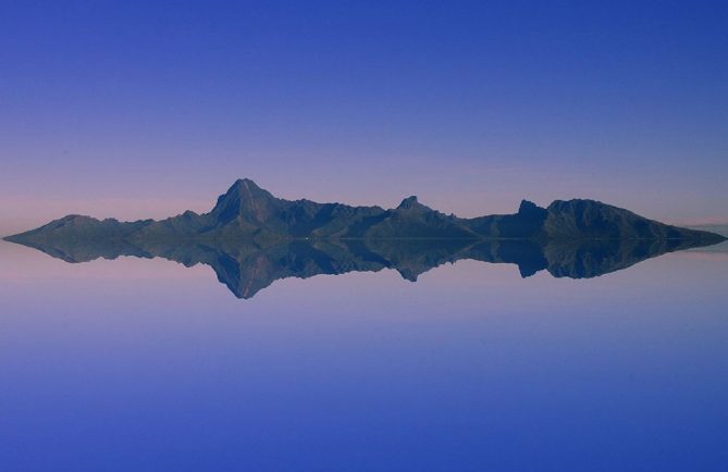 Rising sun over Moorea. Photo Pierre Lesage