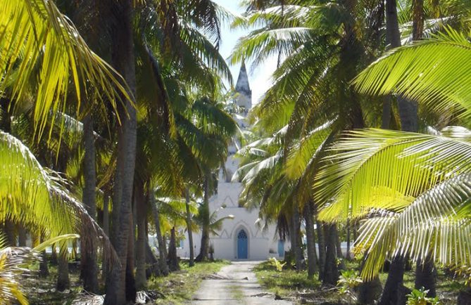 Ancienne église de Tatakoto. Photo Vuillermoz