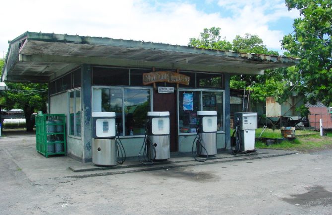 Station d'essence de Tautira, Tahiti © Tahitiheritage