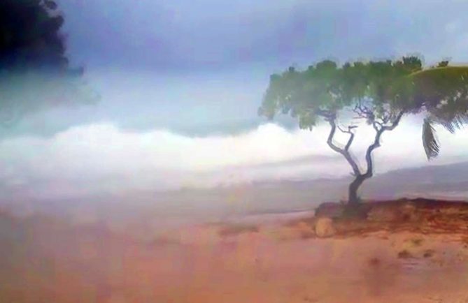 Tempête sur les Tuamotiu - Photo Estelle Halligan