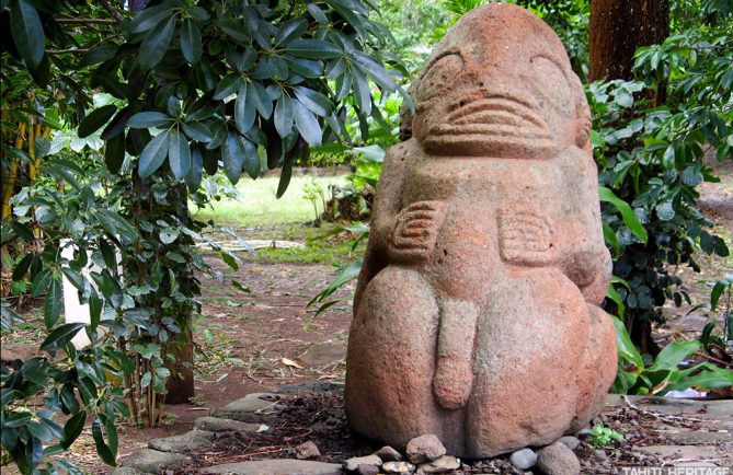 Tiki de l'arboretum de Ua Huka, Vivre heureux aux Marquises. © Tahiti Heritage