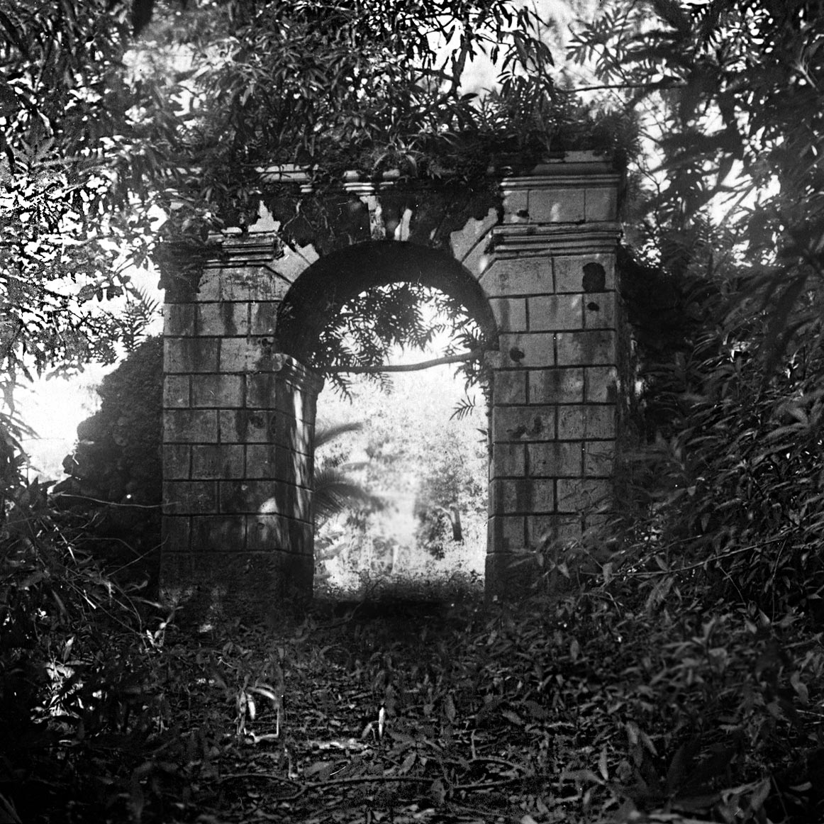 Chemin des soeurs à Rouru, Mangareva © Tahiti Heritage