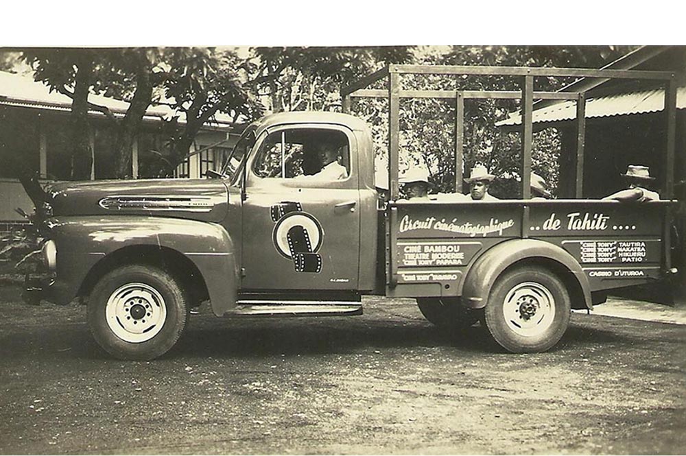 Camionnette des Ciné Tony à Hamuta