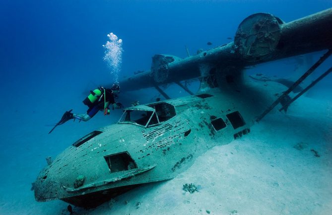 Epave du Catalina à Faa'a. Photo Sylvain Girardot