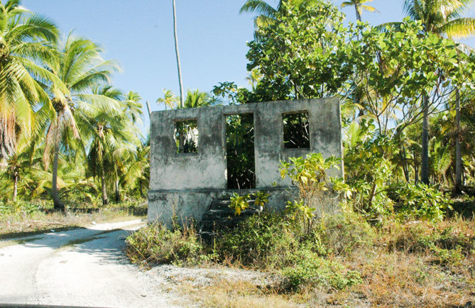 Ancien village d'ofare à Niau