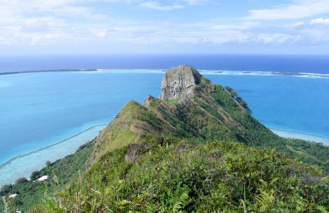 Mont Hiro à Raivavae. Photo Tahiti95