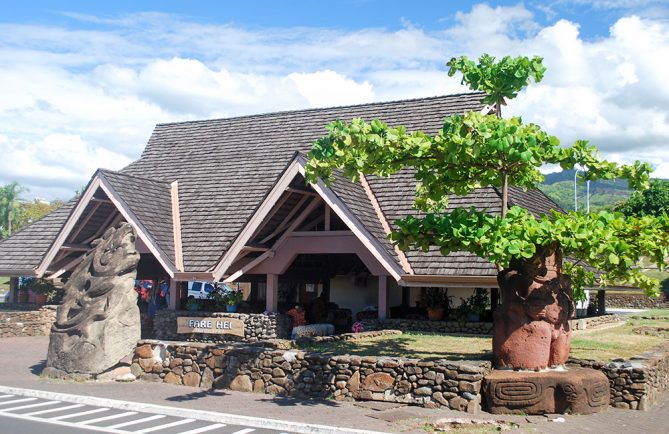 Fare couronnes de l'aéroport de Tahiti Faa'a © Tahiti Heritage