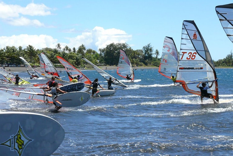 Beach start au Motu Martin à Mahina. Photo féderation tahitienne de voile