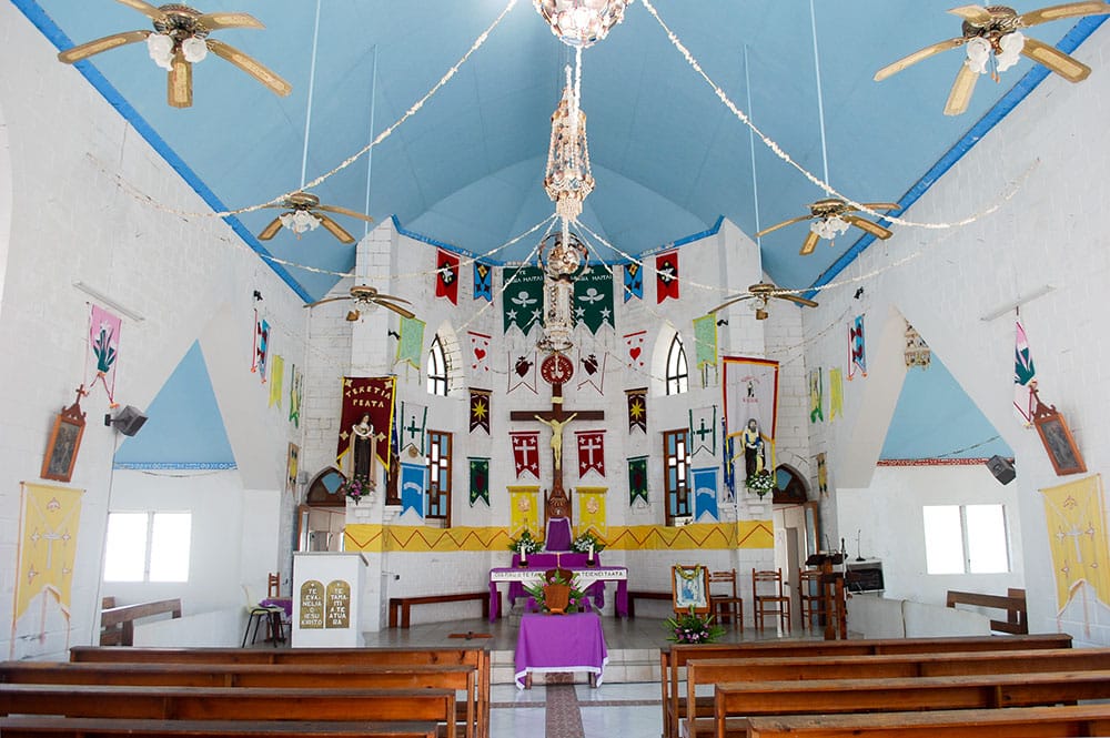 Intérieur de l'église Saint-Marc de Kauehi, Tuamotu ©Tahiti Heritage