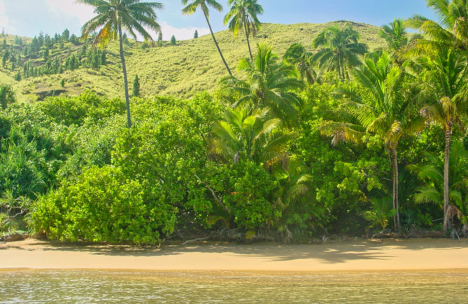 Plage Onemea à Taravai, Gambier. © Tahiti Heritage