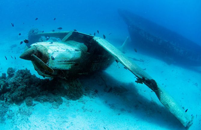 Epave du Cessna dans le lagon de Faa'a Photo Sylvain Girardot,