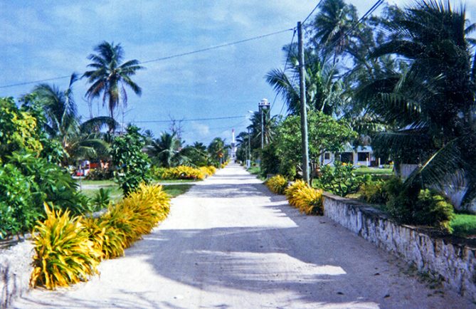 Le village de Pouheva à Makemo en 1998