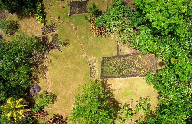 Site archéologique de Farehape, vallée de Papenoo. Photo Pierre Lesage