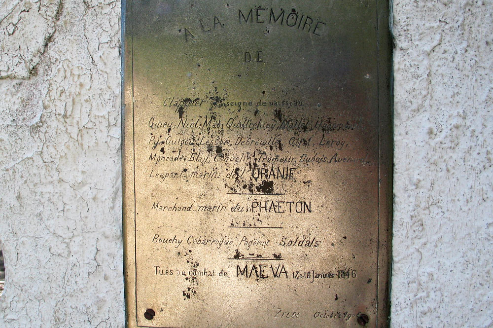 Plaque de la tombe des marins du navire l'Uranie à Maeva