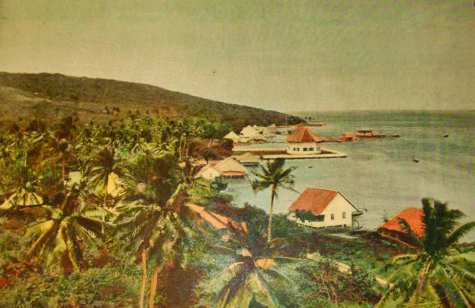 Village de Vaitoare à Tahaa au siècle dernier.