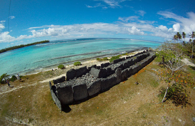 Marae Anini de Huahine. Photo Pierre Lesage