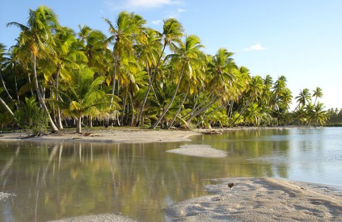 Motu Fakarava de l'atoll de Tatakoto. photo Mermoz