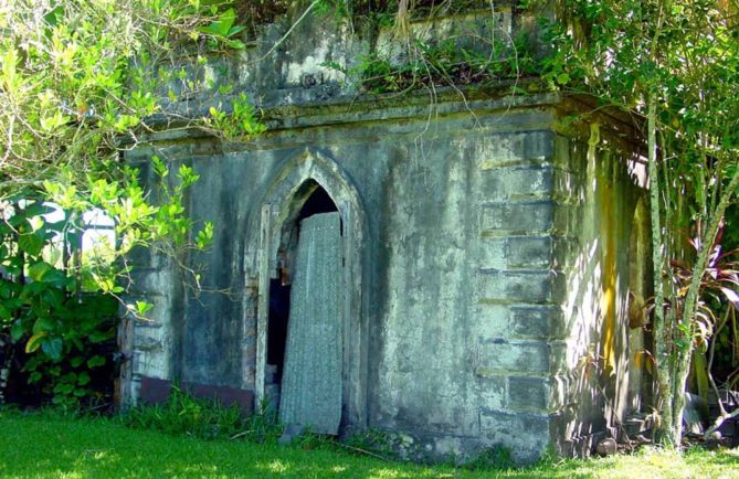 Caveau de la propriété Pito à Mataiea