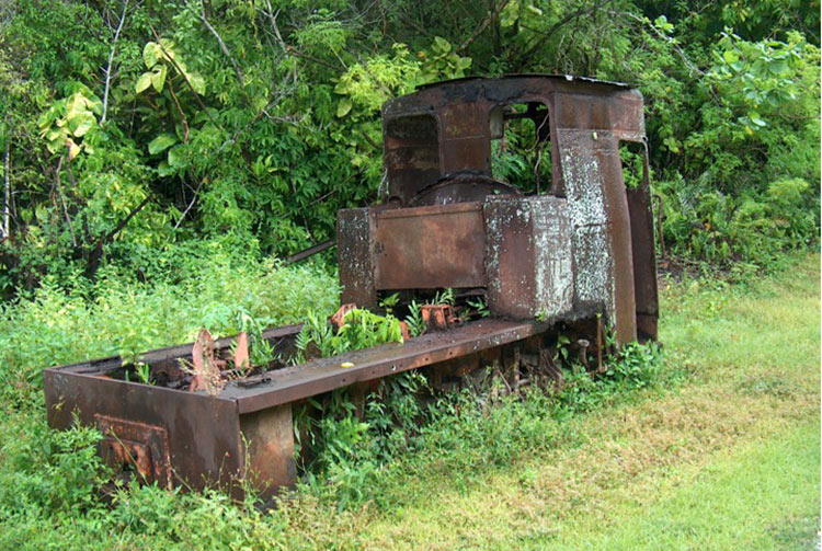 Vestige d'un locotracteur diésel de Makatea, en 2004