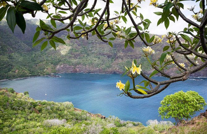 Baie de Hanaiapa à Hiva Oa. Photo Yan Peirsegaele