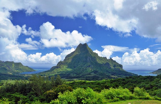 Vue du belvédère d'Opunohu à Moorea. Photo CyrilTahiti