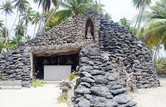 Grotte de la Vierge à Raroia © Tahiti Heritage