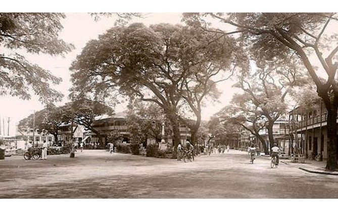 Le quai du Commerce à Papeete en 1951.