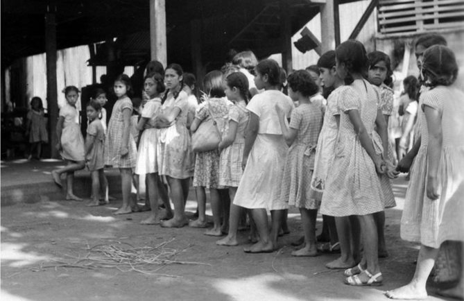 Ecole de jeunes filles à Papeete en 1963