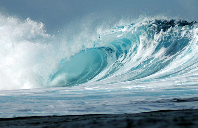 Vague mystique de Teahupoo, Tahiti Photo Pierre Lesage