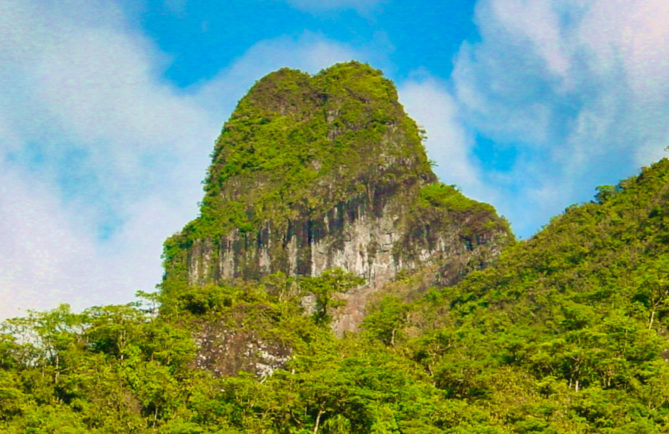 Mont Urufe de la vallée de Papenoo